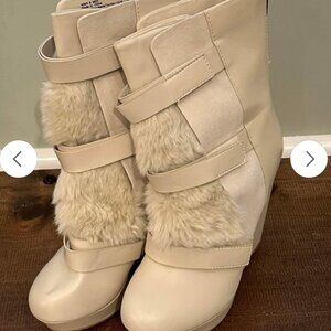 JUICY COUTURE WOMENS SIZE 8 WEDGE STYLE BOOTS WITH FUR - BEIGE - LIKE NEW!!